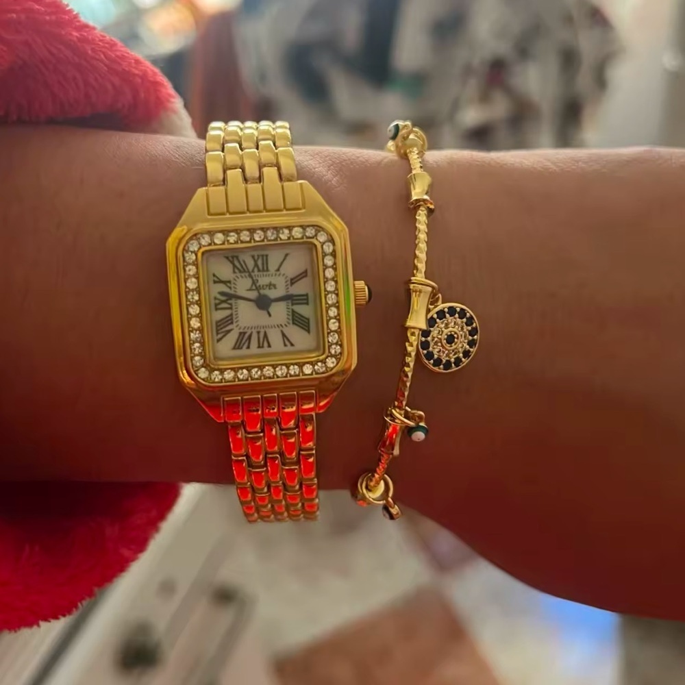 Panthere Classic Gold Crystal Stainless Steel Gold Watch - Picture 10 of 14